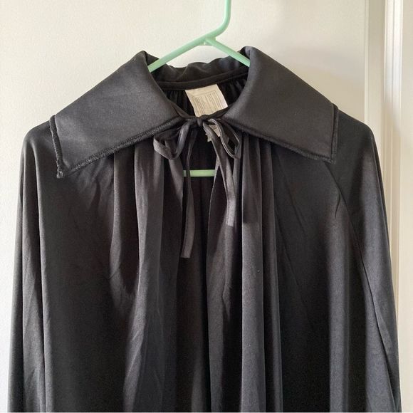 Vampire cape costume - Picture 3 of 6